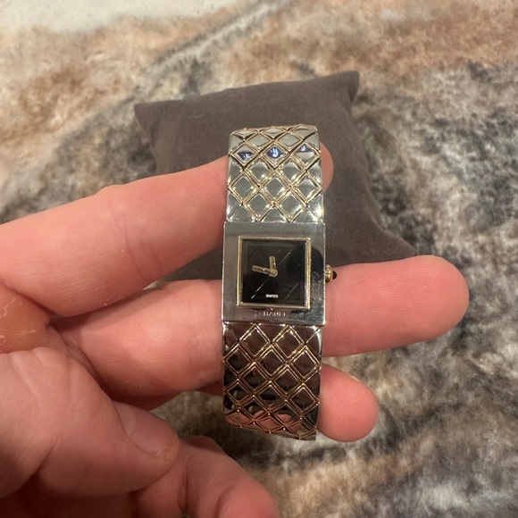 CHANEL MINT GOLD SILVER LADIES WATCH - Picture 3 of 7